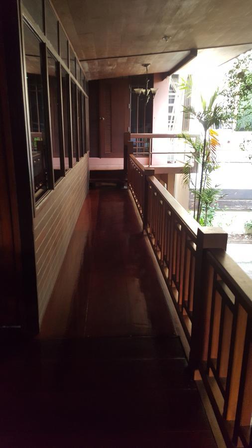 Ruean Mai Chai Khlong أمفاوا المظهر الخارجي الصورة