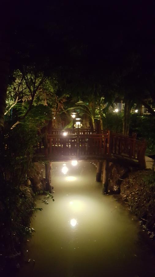 Ruean Mai Chai Khlong أمفاوا المظهر الخارجي الصورة