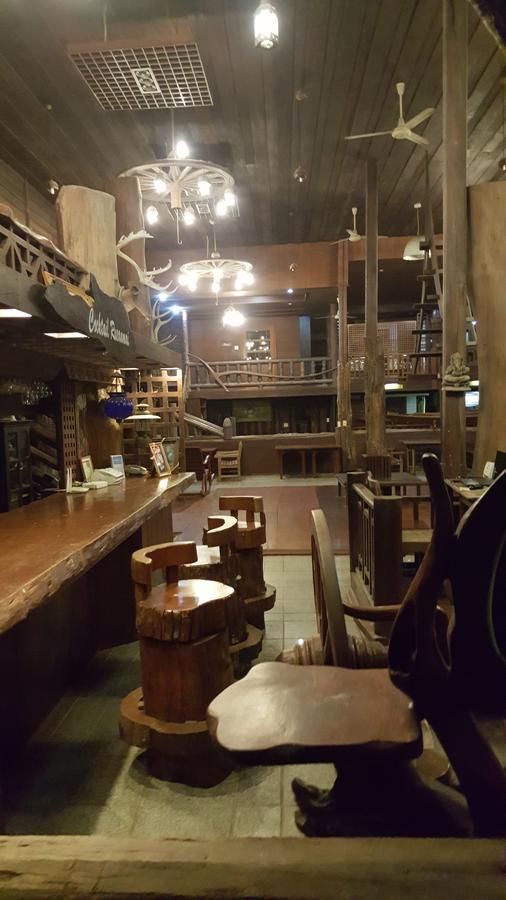 Ruean Mai Chai Khlong أمفاوا المظهر الخارجي الصورة